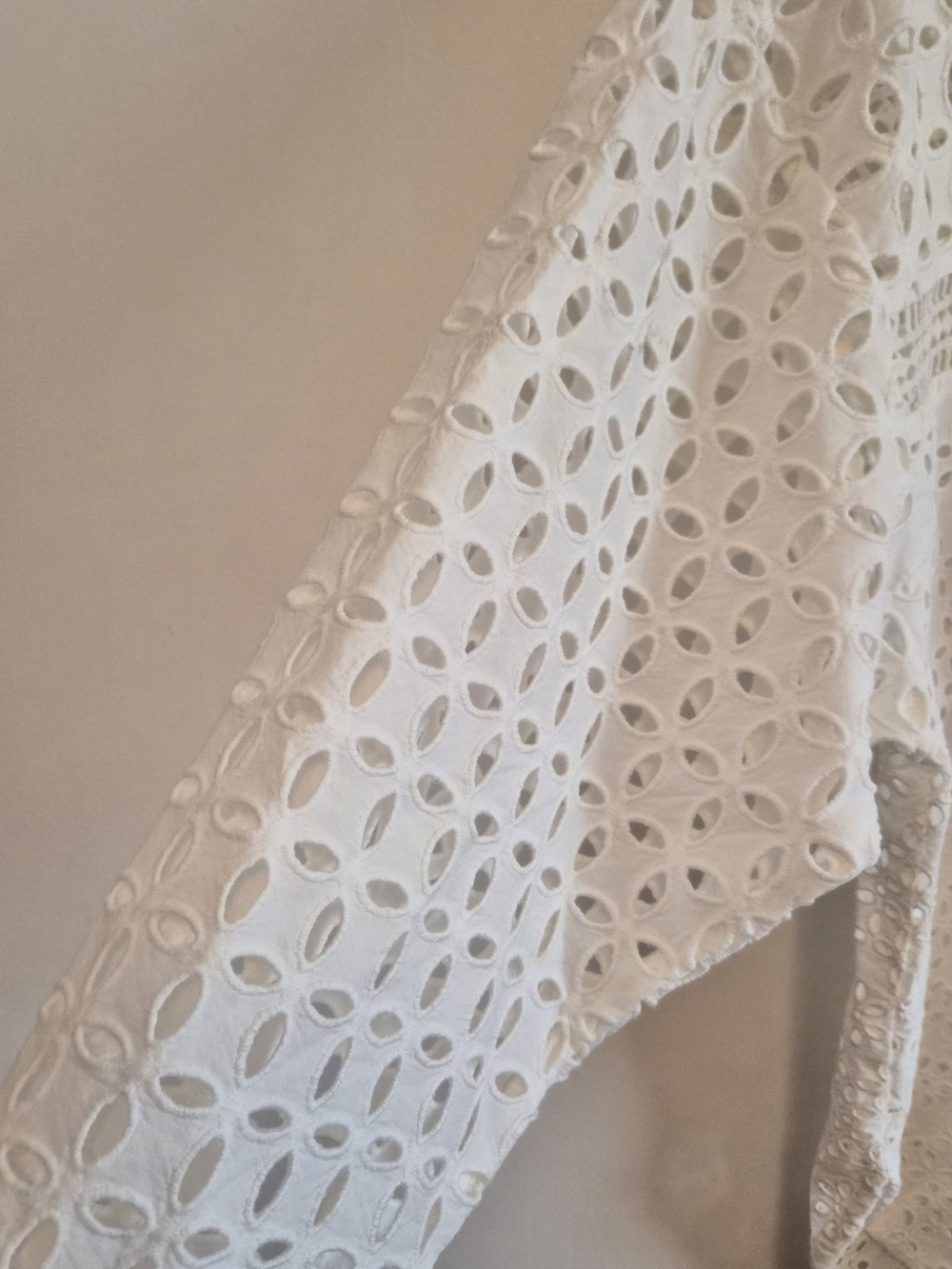 Express White Eyelet Cotton Button-Up Shirt - Women - Picture 3 of 11